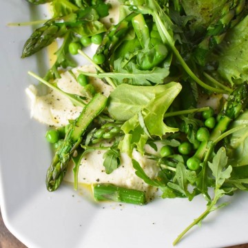 A unique update to traditional caprese salad, this spring vegetable caprese uses asparagus and fresh mozzarella. #springrecipes #capresesalad #salad #migrainediet
