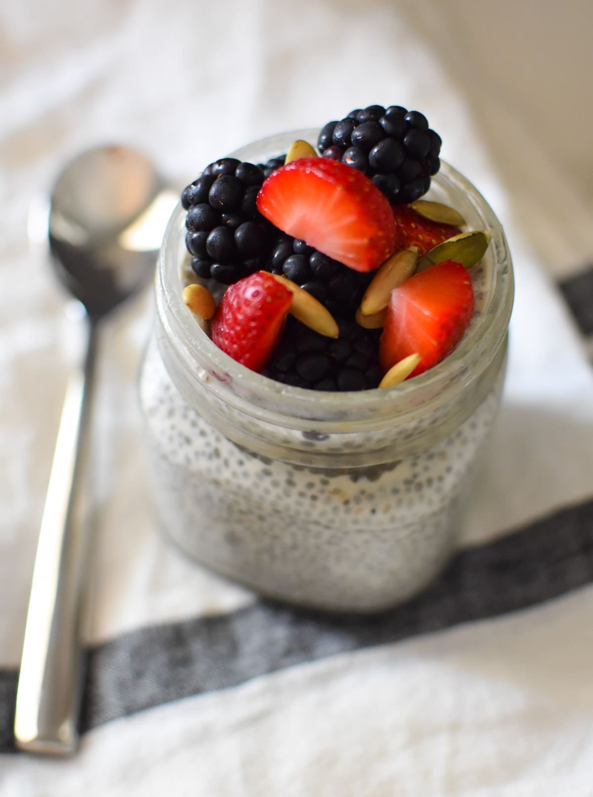 https://thedizzycook.com/wp-content/uploads/2018/06/Easy-Breakfast-Vanilla-Chia-Seed-Pudding.jpg