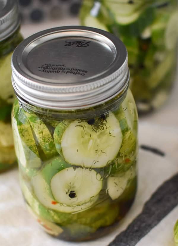 Homemade farmers market dill pickles | quick and easy