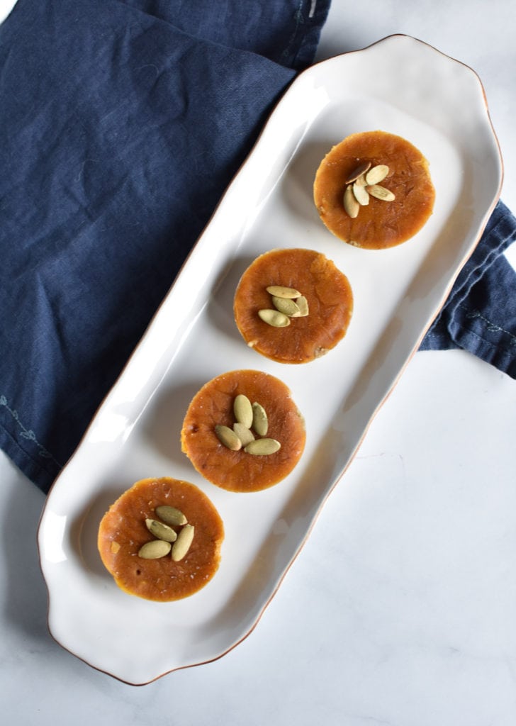 Allergy friendly pumpkin pie bites that are egg free, dairy free, gluten free, and nut free. Perfect for Thanksgiving, these bites are frozen and easy to make. #pumpkinpie #thanksgiving #recipes #paleo #nutfree