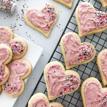 Cream cheese cookies with fresh cherry buttercream frosting recipe - no food coloring here! These cookies are light, airy, and delicious while not too sweet. #cookies #cherry #buttercreamfrosting