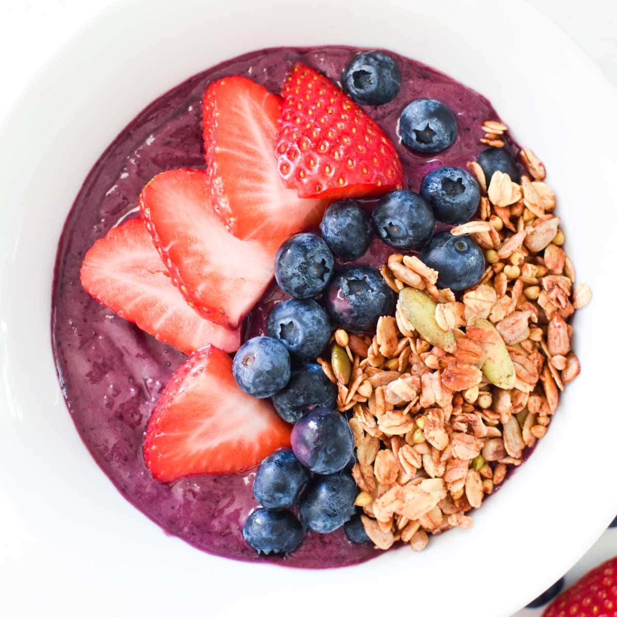 Acai Bowl Without Bananas - The Dizzy Cook