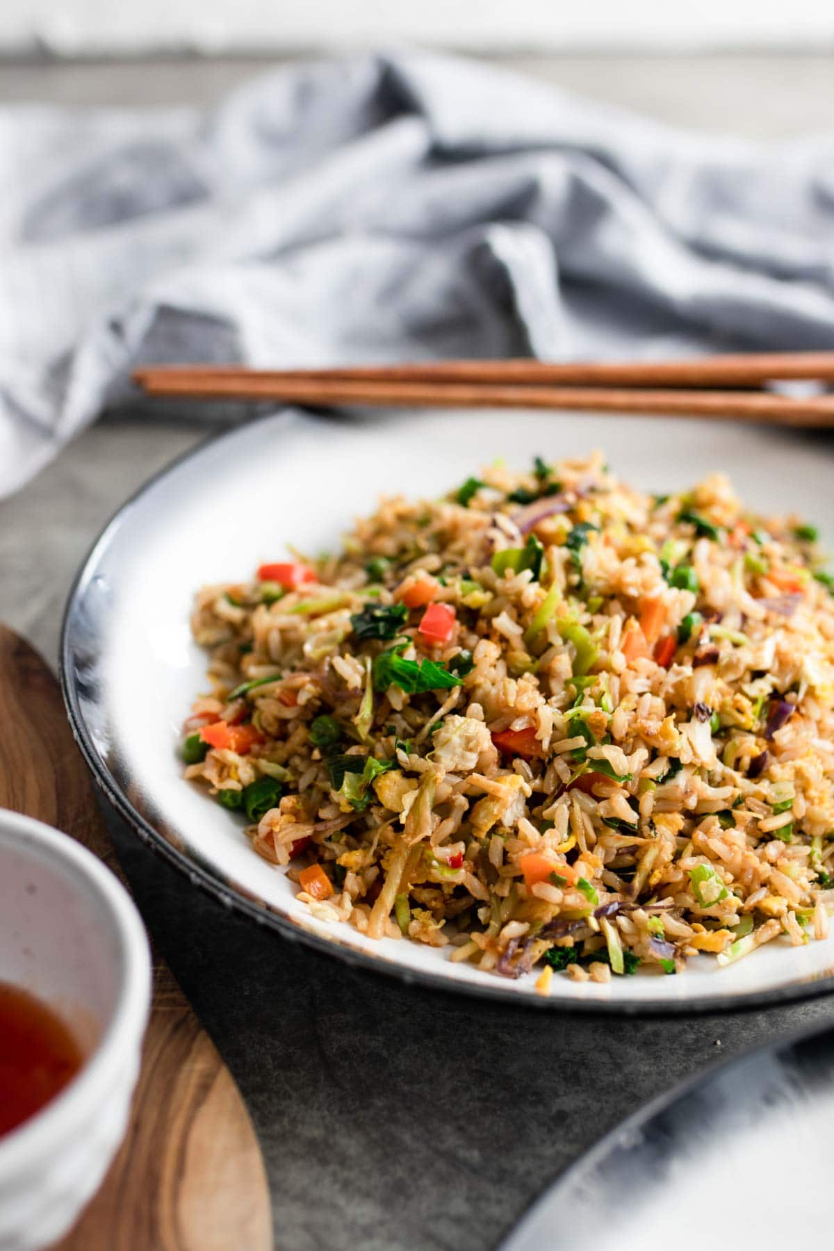 Vegetables mixed with brown fried rice. 