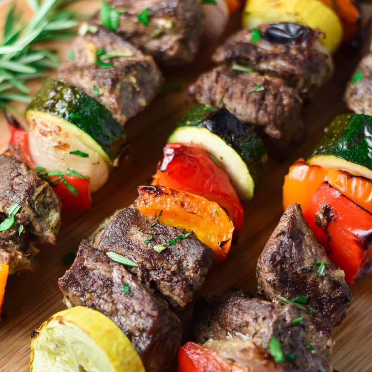 https://thedizzycook.com/wp-content/uploads/2023/07/Beef-Kabobs-In-The-Oven.jpg
