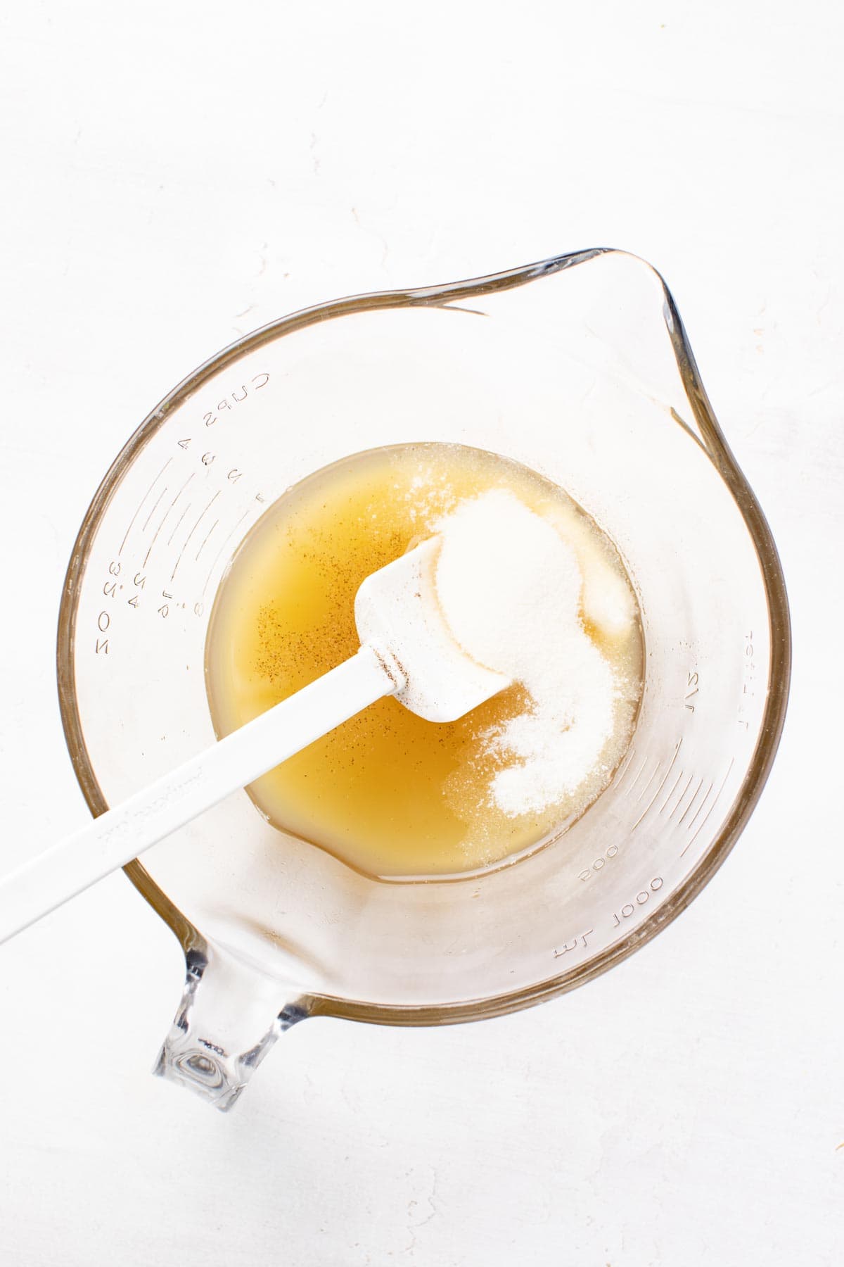 Ginger juice after straining and mixing with gelatin in a bowl.